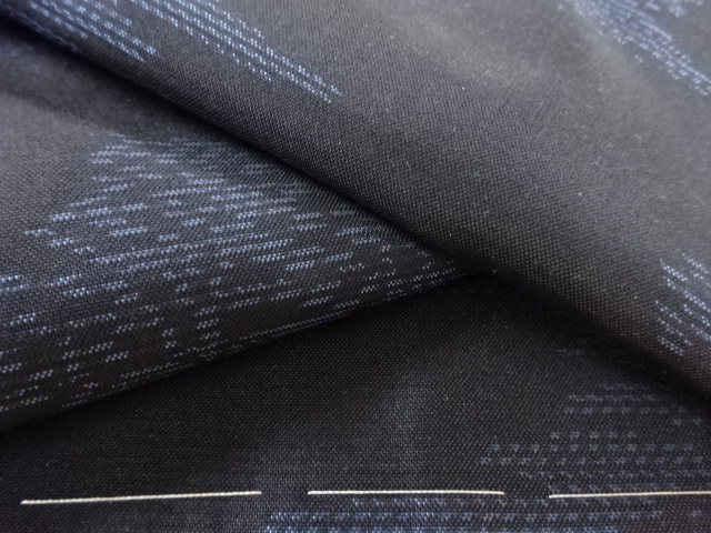  未使用品　家屋風景模様織り出し本場泥大島紬着物アンサンブル